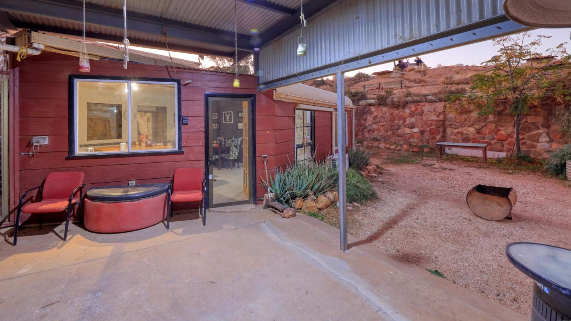 Fossickers Den Dugout Accommodation White Cliffs 外观 照片