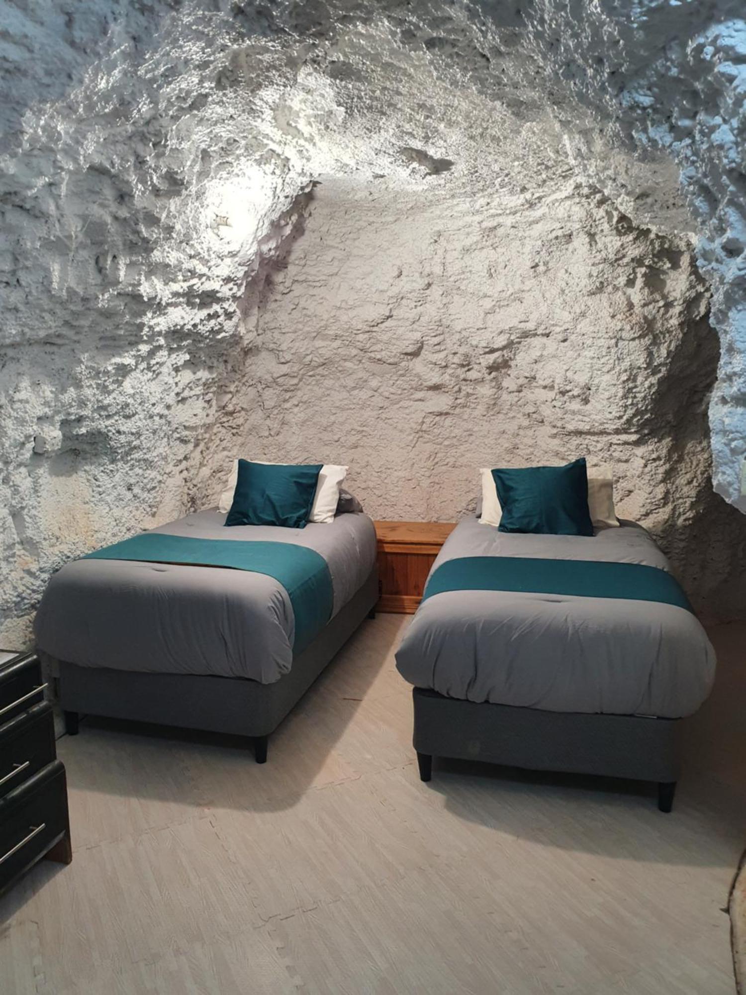 Fossickers Den Dugout Accommodation White Cliffs 外观 照片