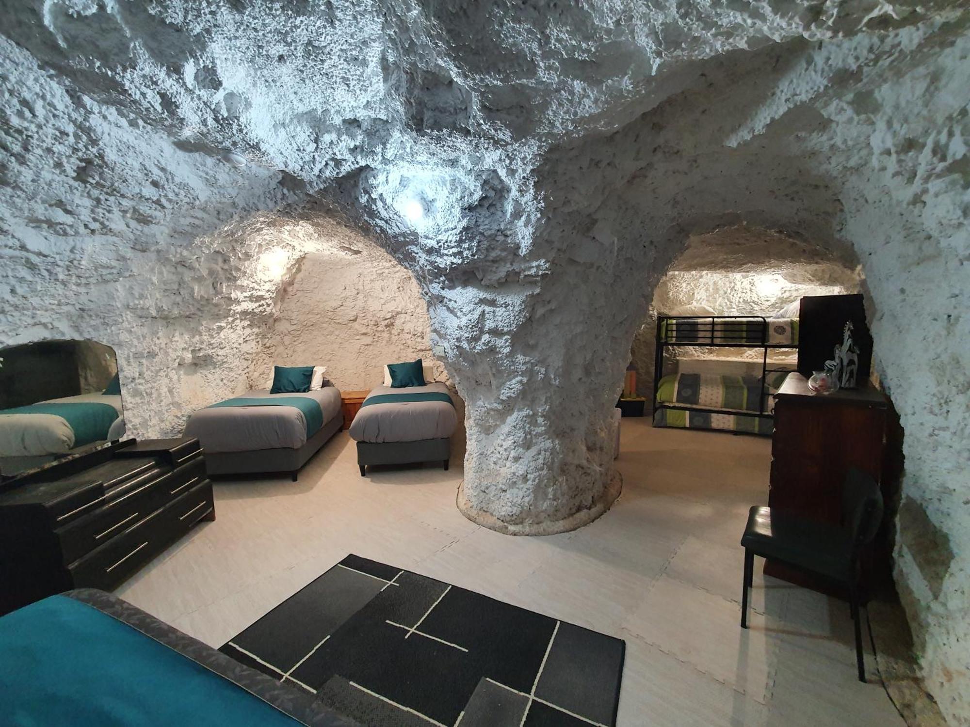 Fossickers Den Dugout Accommodation White Cliffs 外观 照片