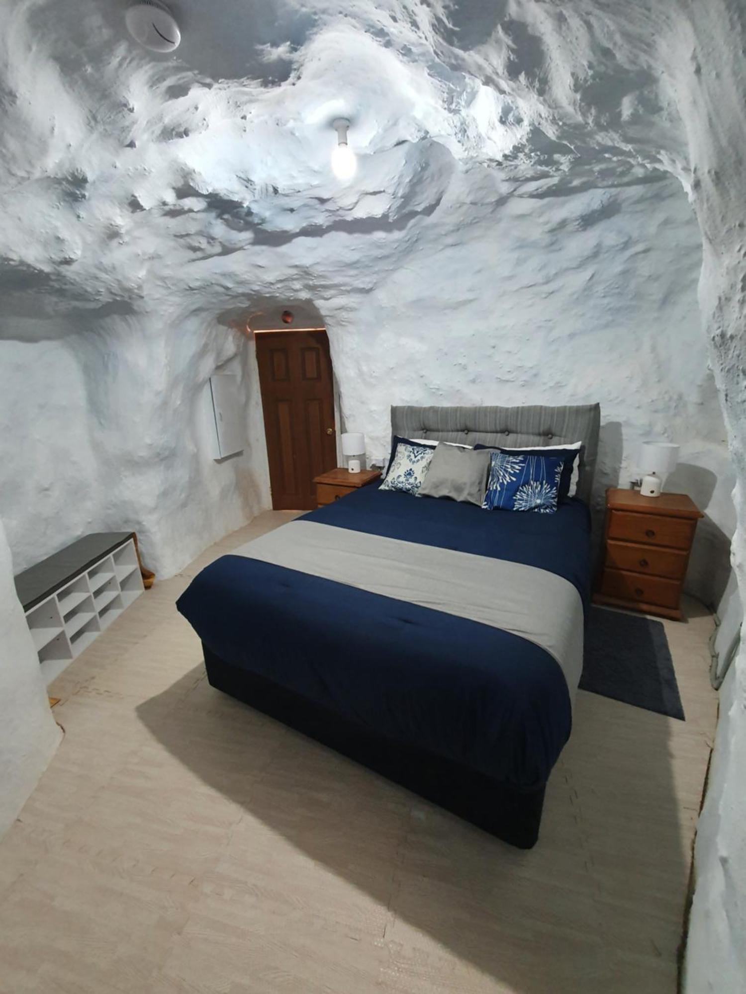 Fossickers Den Dugout Accommodation White Cliffs 外观 照片